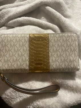 Michael Kors Beige Wristlet Wallet with Gold Center Stripe